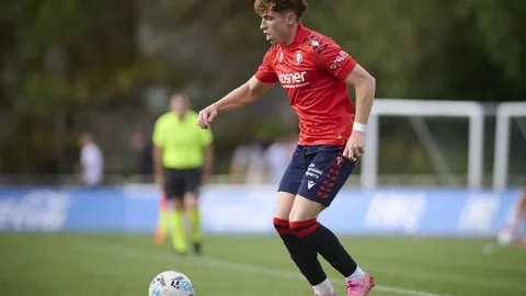 杨希深情致谢邵佳一：携手再战，国内足坛见证我的飞跃时刻！